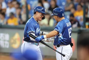 中職／張育成致勝兩分砲 兄弟投手5度「丟人」平聯盟紀錄