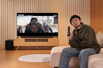 找Sony BRAVIA 9陪自己放假！名導謝乾乾沉浸在Disney+ 《猩球崛起：王國誕生》影音合一的視界