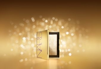 【NARS】比沙漠金更美的 星沙金小白餅 全新限量  璀璨奢金系列 金緻水光底妝，性感自信的最高規格 2024.10.07璀璨上市 /