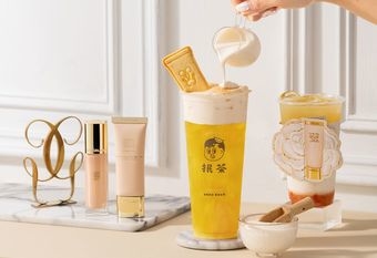 【GUERLAIN 嬌蘭】嬌蘭24K純金奢緞光妝前乳與奶蓋手搖「抿茶」跨界聯名  9/20-10/31期間限定特調飲品 贈24K奶油底妝限量禮 「黃金奶蓋底妝特調」 打造奶潤奶油光 /