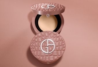 【GIORGIO ARMANI beauty 亞曼尼】亞曼尼 完美絲絨持久氣墊粉餅 沙丘玫棕皮革限定版 2024.11.1上市 /